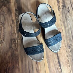 SOUL Naturalizer Black Sandals Comfortable Open-Toe Design